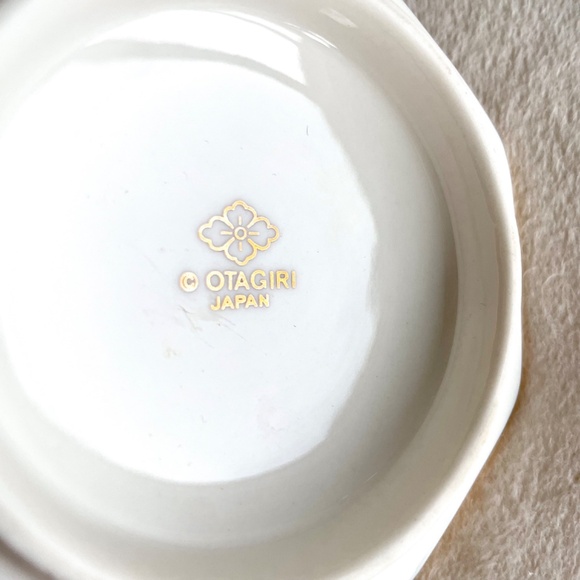 Vintage Japanese Octagonal Porcelain Trinket Box/w White Lily Design - Picture 7 of 15